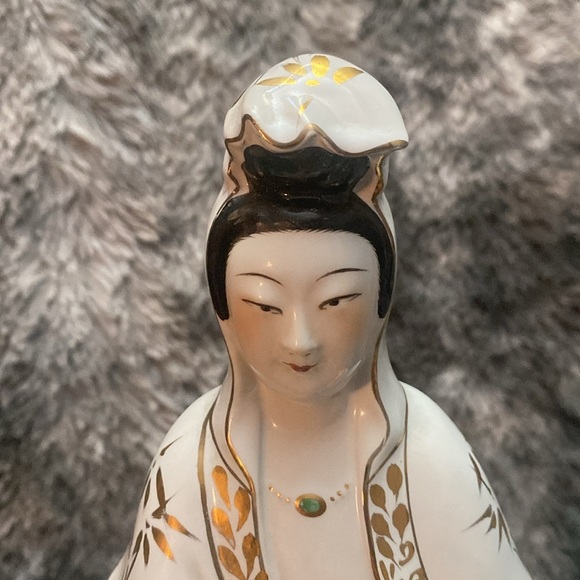 Elegant Porcelain Figurine with Gold Accents - Picture 13 of 16